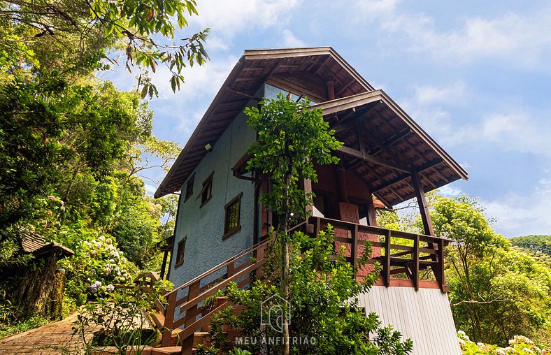 Chalet with heater near Amantikir Park