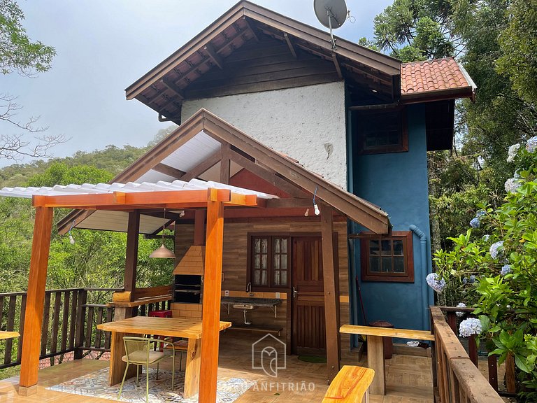 Chalet with heater near Amantikir Park