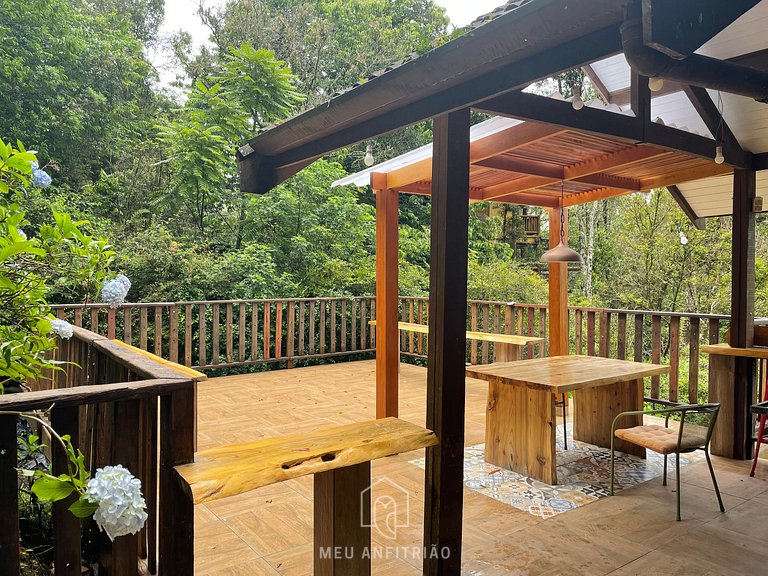 Chalet with heater near Amantikir Park