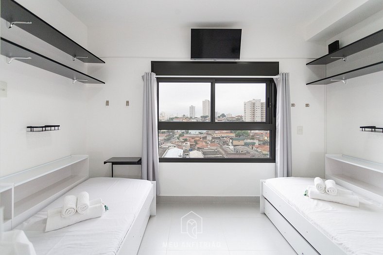 Comfort and city views next to the subway