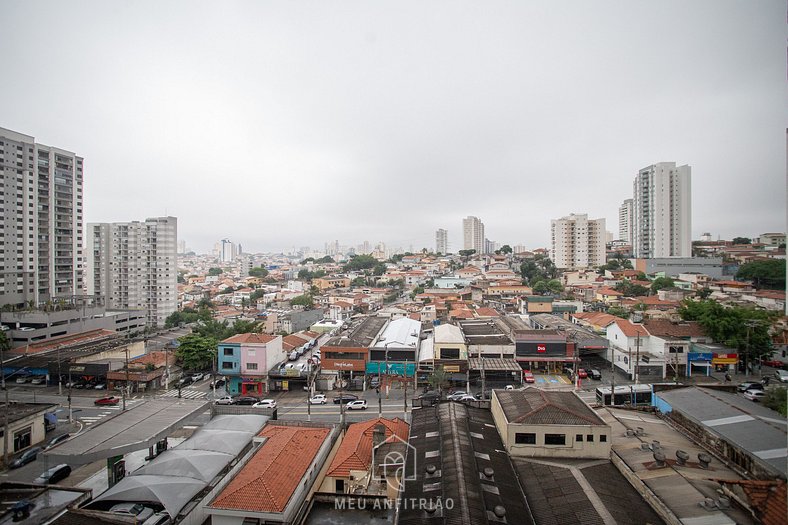 Comfort and city views next to the subway