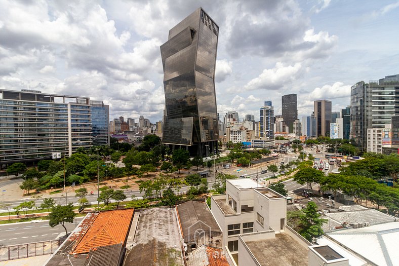 Cozinha completa, conforto e vista para Faria Lima