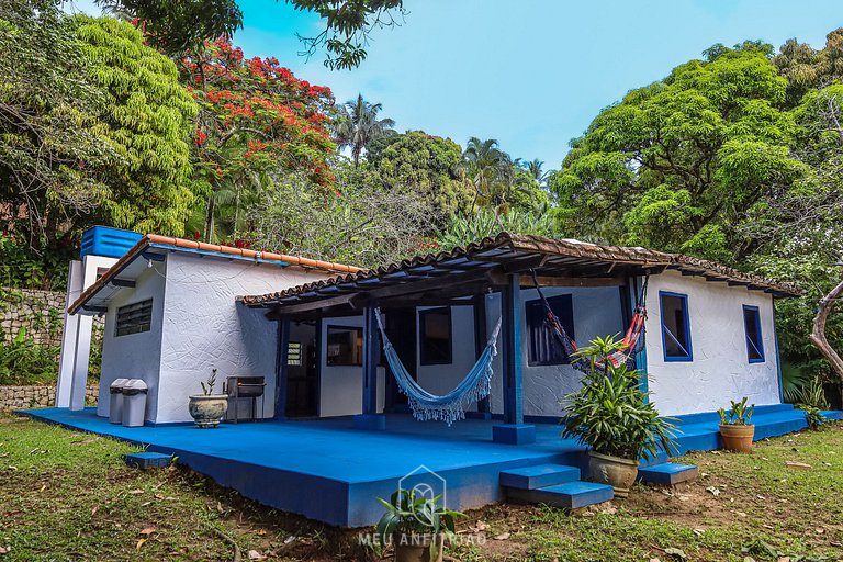 Fisherman style house with garden near the beach