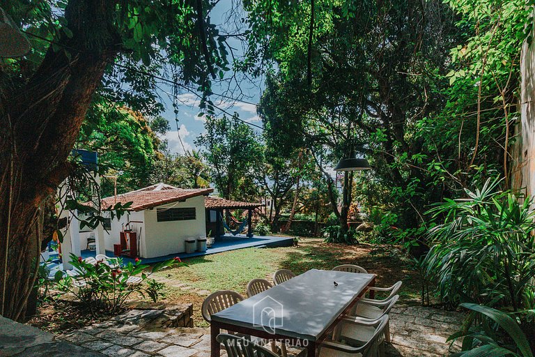 Fisherman style house with garden near the beach