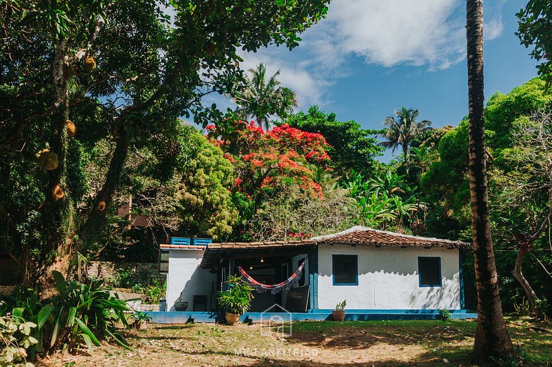 Fisherman style house with garden near the beach