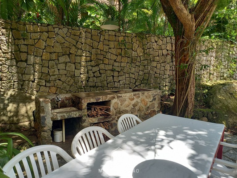 Fisherman style house with garden near the beach