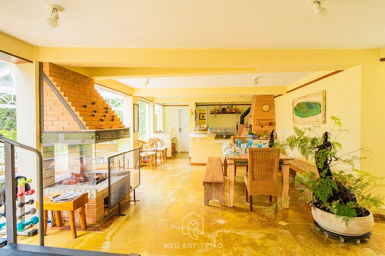 House w/ fireplace in the mountains near Capivari