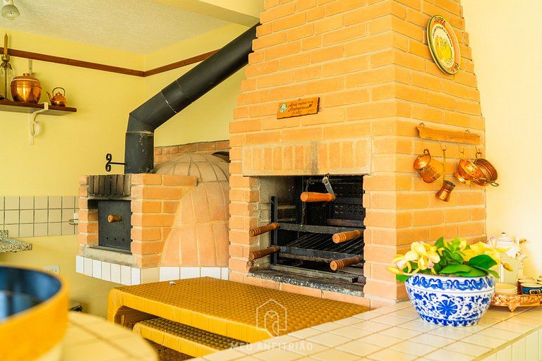 House w/ fireplace in the mountains near Capivari