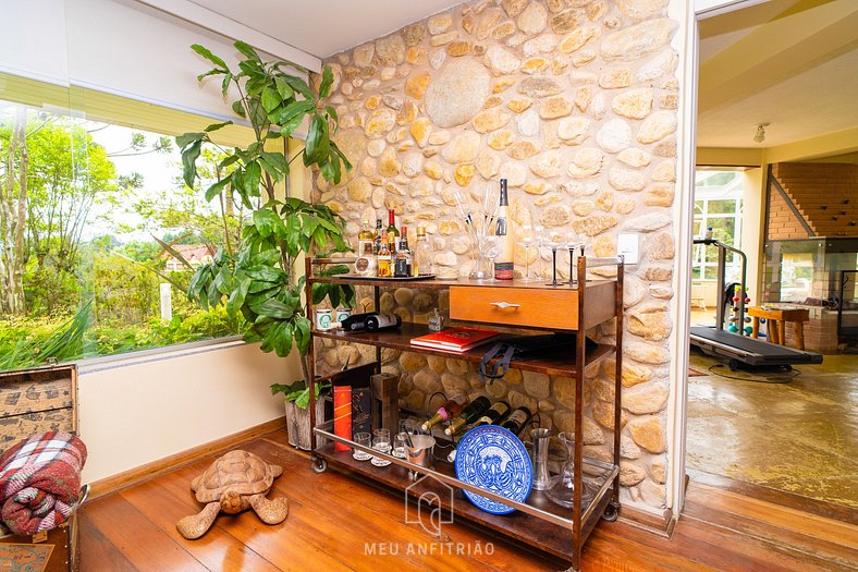 House w/ fireplace in the mountains near Capivari