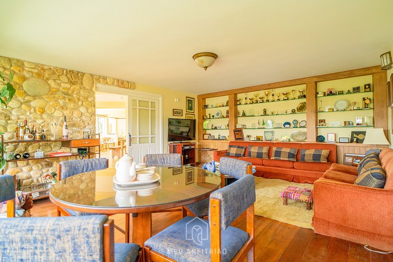 House w/ fireplace in the mountains near Capivari