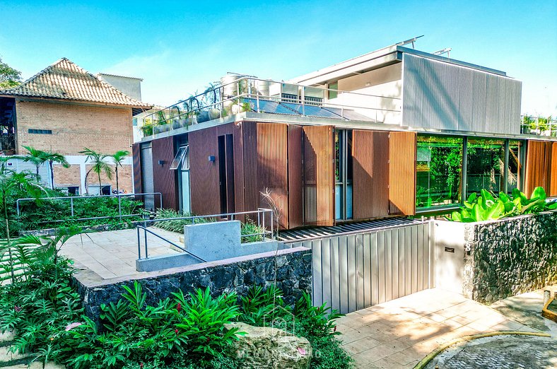 House with air conditioning and TV in Guaecá Beach