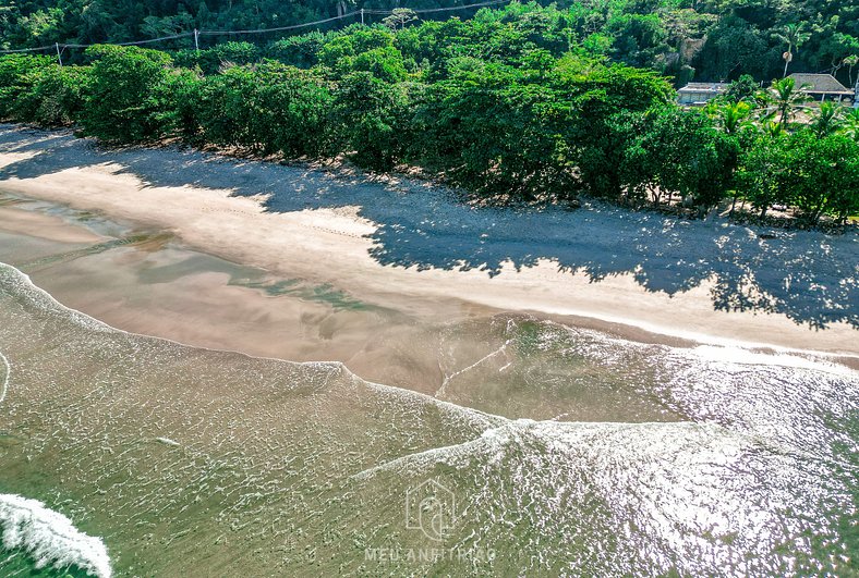 House with air conditioning and TV in Guaecá Beach