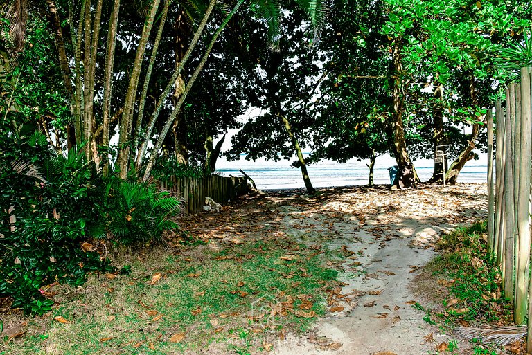 House with air conditioning and TV in Guaecá Beach