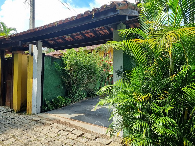 House with barbecue and garden near the beach