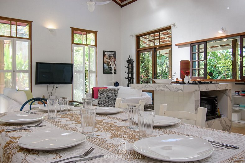 House with barbecue near Barra do Una beach