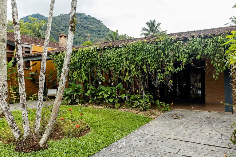 House with barbecue near Lázaro beach