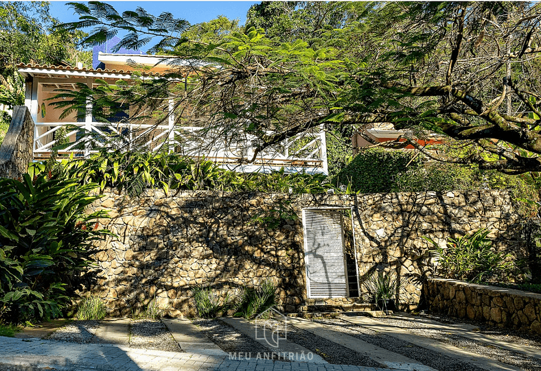 House with barbecue near Perequê beach