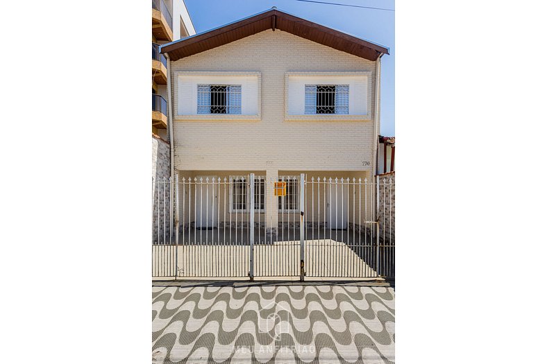 House with barbecue near the beach in Ubatuba