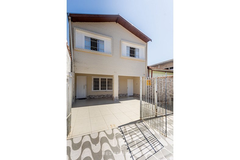 House with barbecue near the beach in Ubatuba