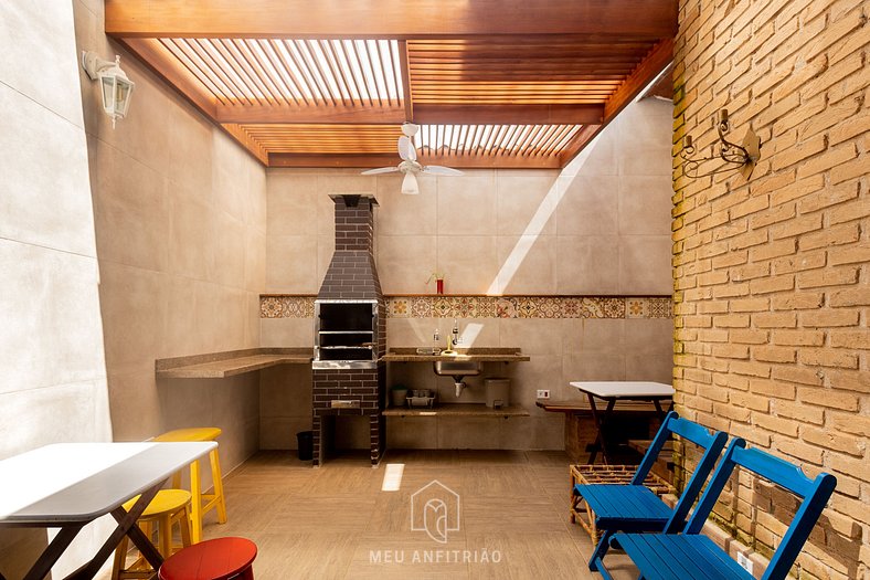 House with barbecue near the beach in Ubatuba