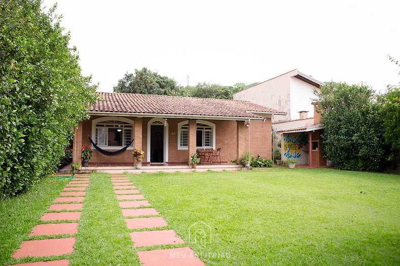 House with garden and barbecue at Águas da Prata