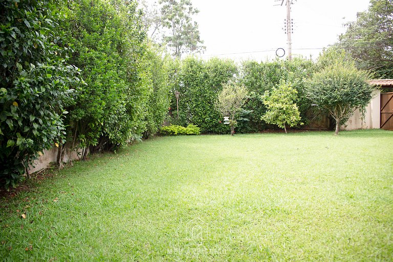 House with garden and barbecue at Águas da Prata