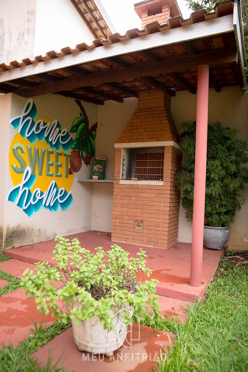 House with garden and barbecue at Águas da Prata