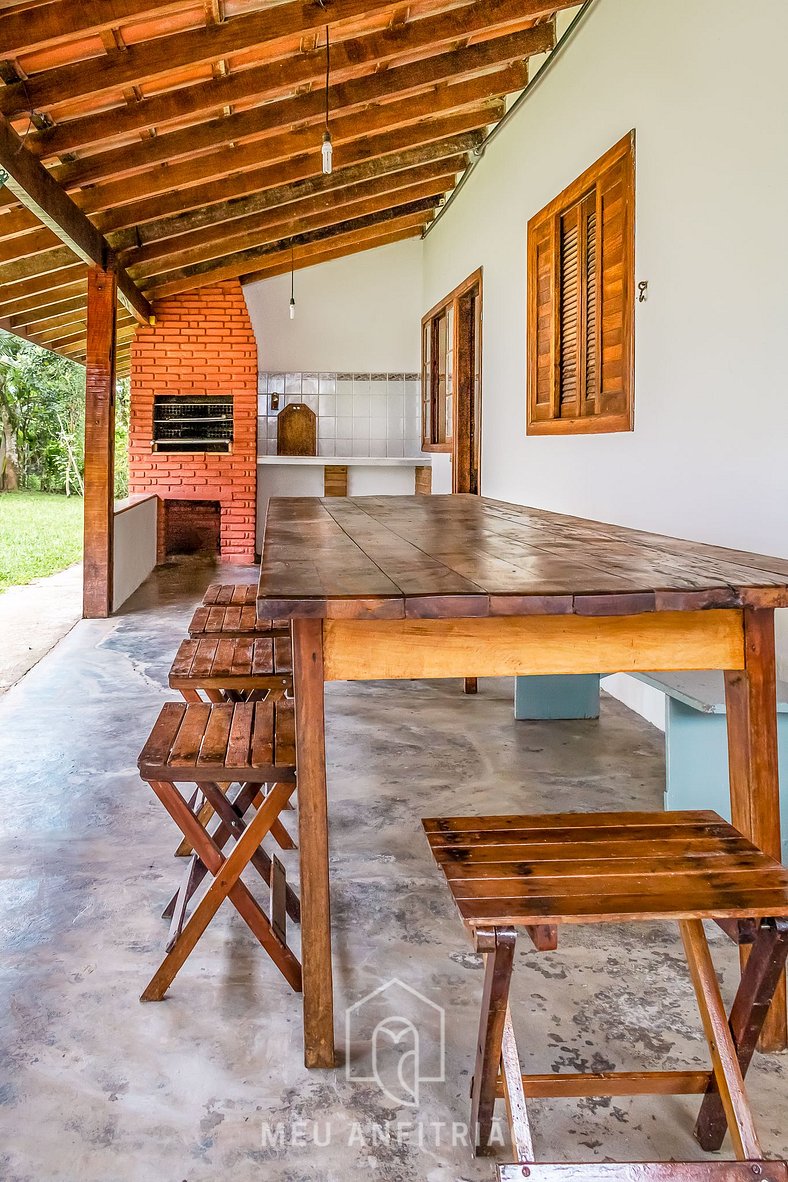 House with garden and barbecue near the beach