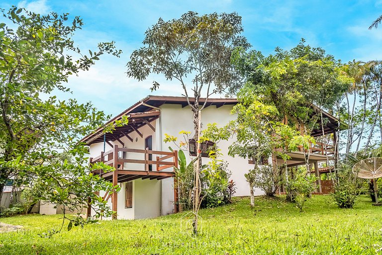 House with garden and barbecue near the beach