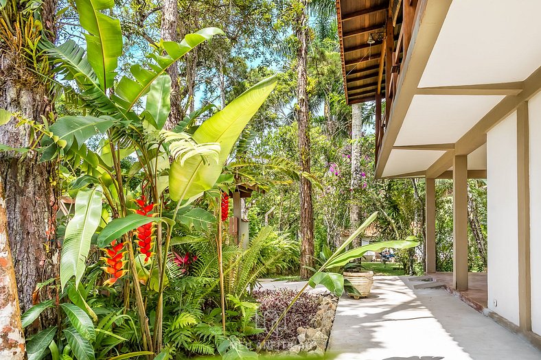 House with garden and barbecue near the beach