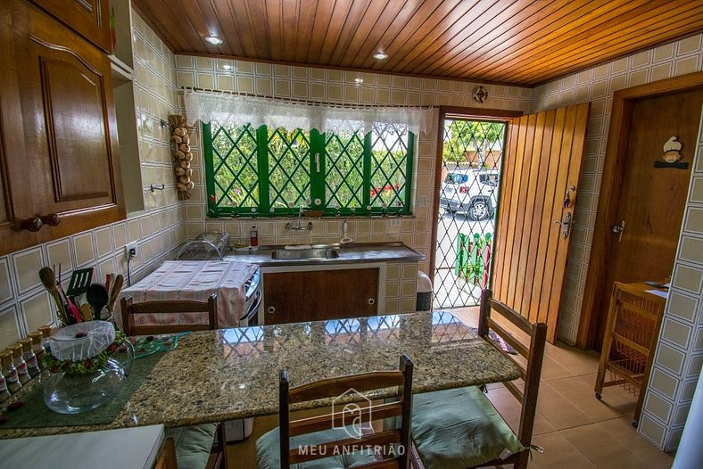 House with garden and gourmet area near Capivari