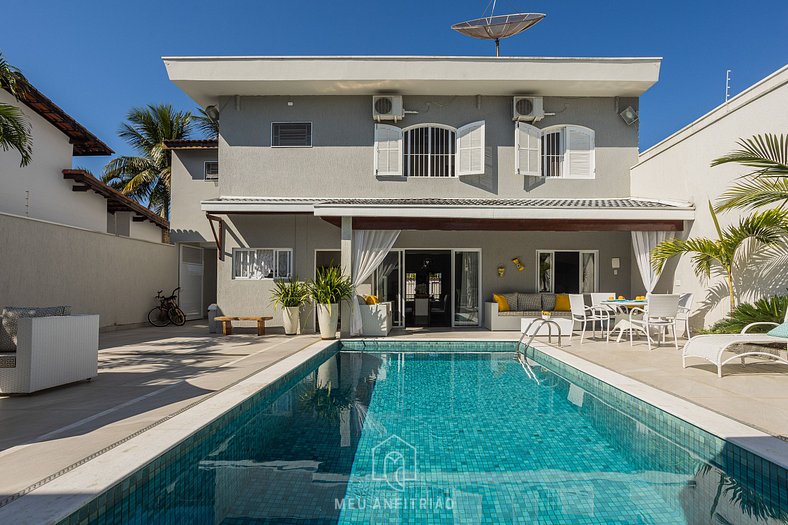 House with gourmet area and pool on Indaiá beach