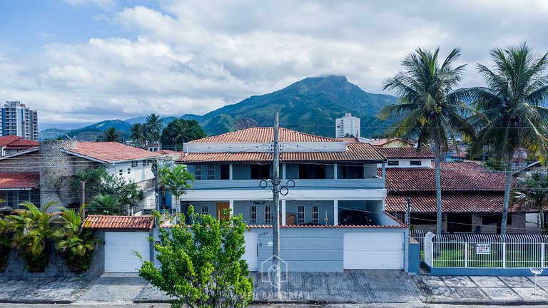 House with gourmet area and pool on Indaiá beach