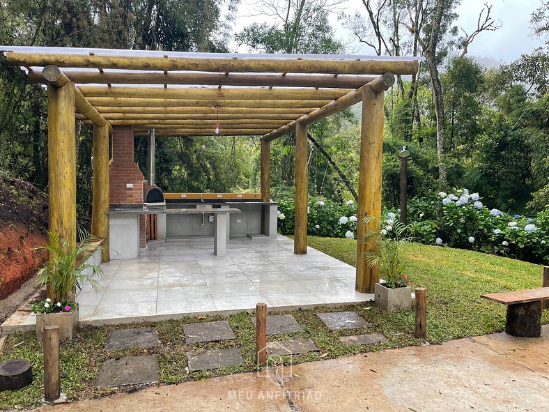 House with gourmet area near Amantikir Park