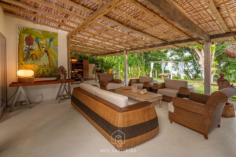 House with infinity pool and sea view