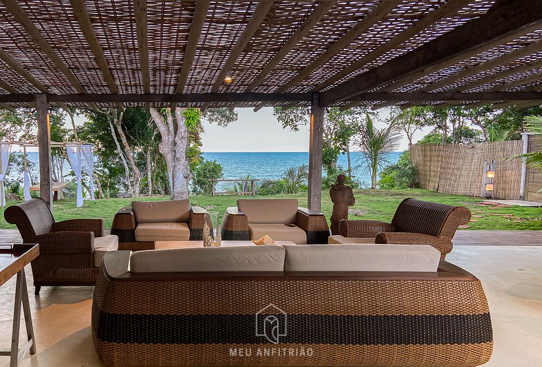 House with infinity pool and sea view