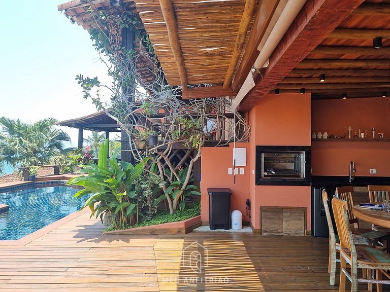 House with infinity pool near the beach