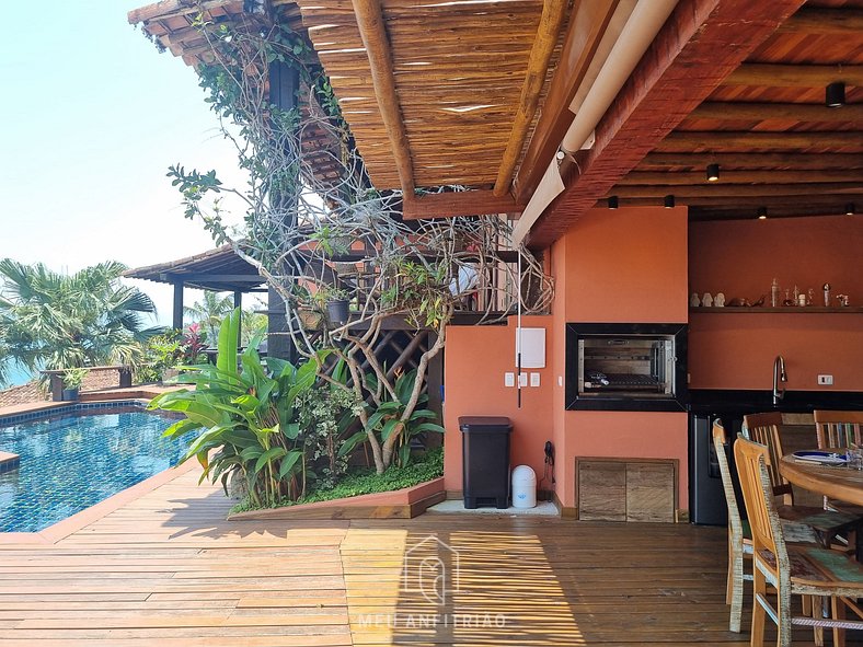 House with infinity pool near the beach