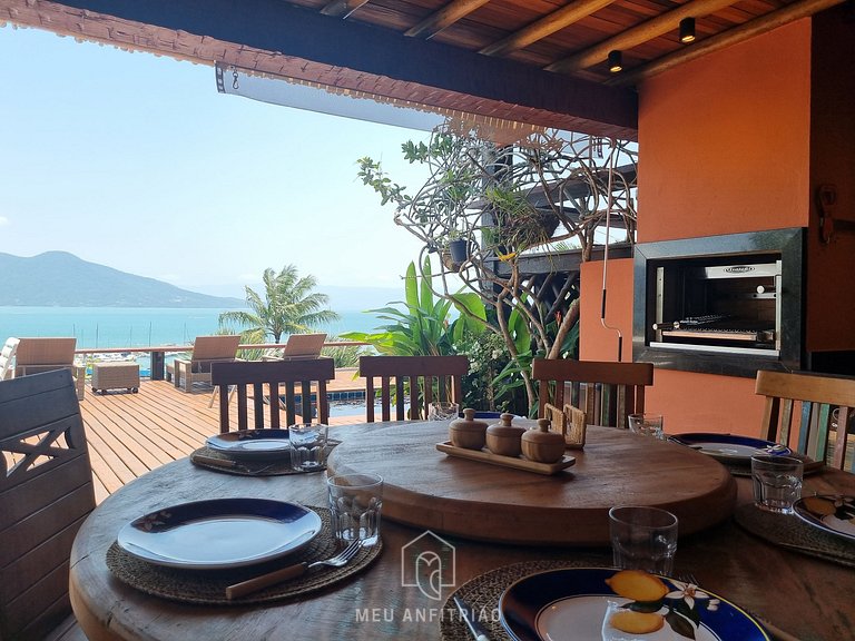 House with infinity pool near the beach