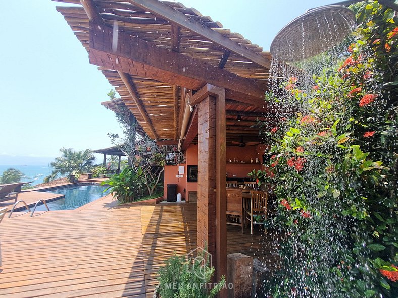 House with infinity pool near the beach