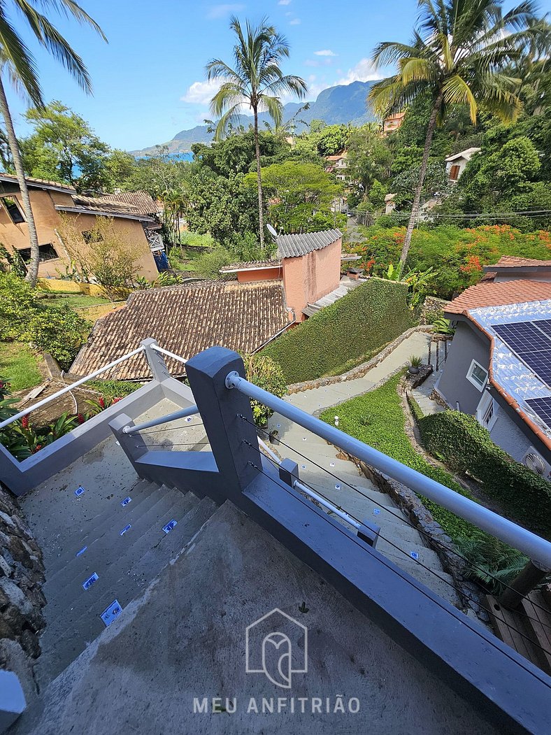 House with jacuzzi close to Perequê beach