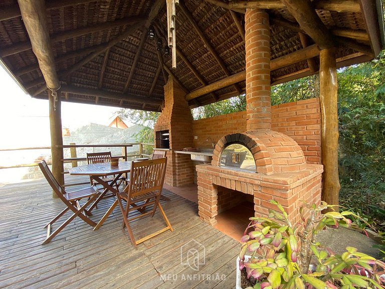 House with pizza oven and mountain views