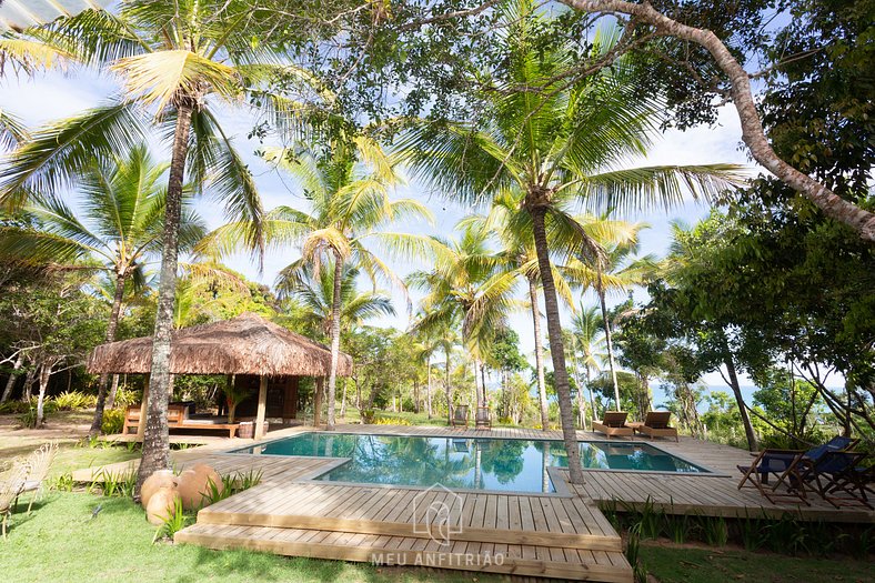 House with pool and brewery near the beach