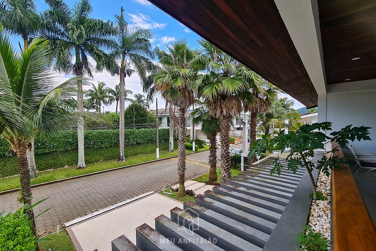 House with pool, balcony and leisure in a condo