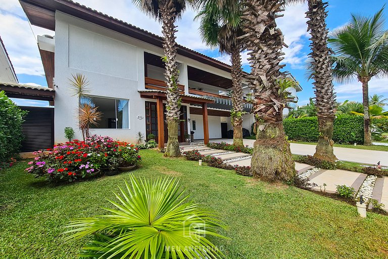 House with pool, balcony and leisure in a condo