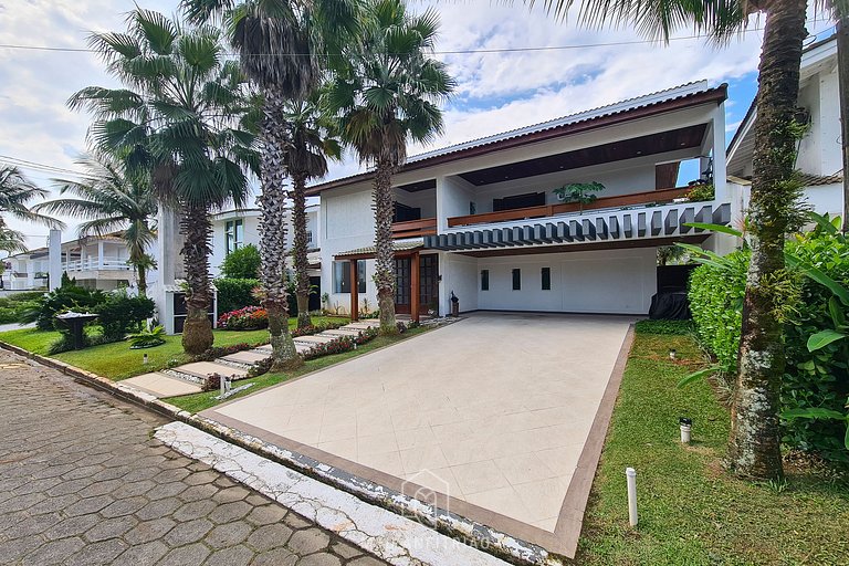 House with pool, balcony and leisure in a condo