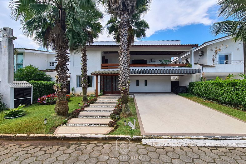 House with pool, balcony and leisure in a condo