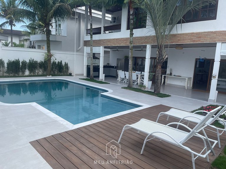 House with pool, balcony and leisure in a condo