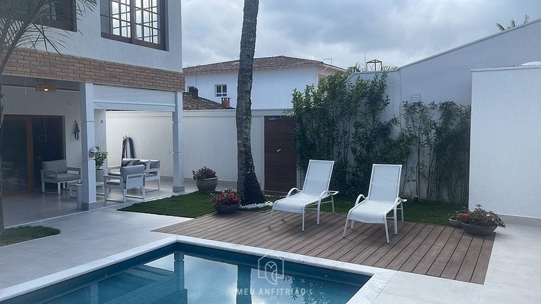 House with pool, balcony and leisure in a condo