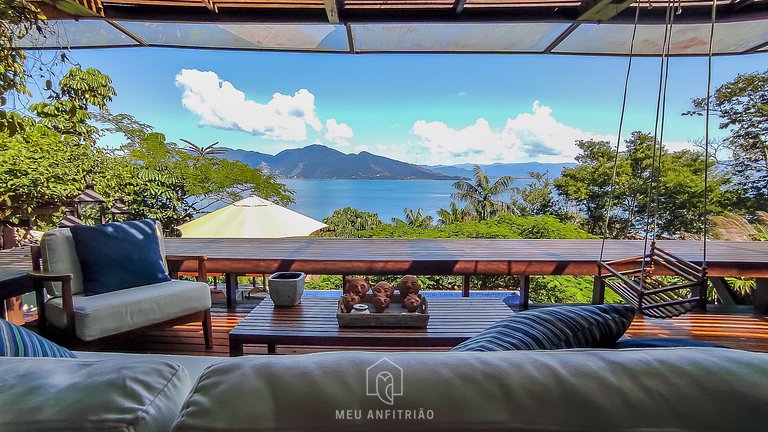 House with pool, gourmet deck and sea view